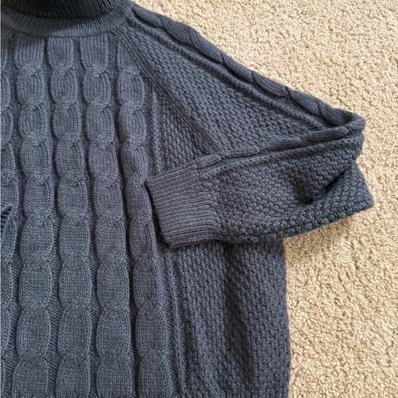 GAP turtleneck - Picture 2 of 8